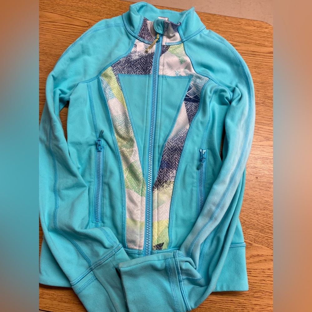 Ivviva sz 8 thin jacket with thumb holes